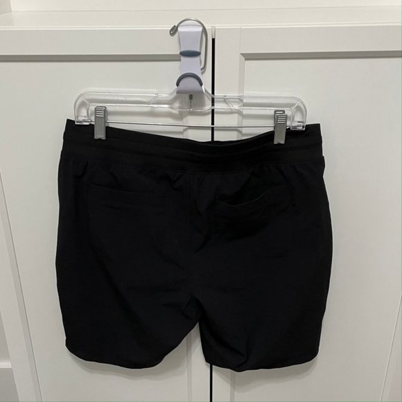 GAP Fit Shorts - Picture 2 of 3